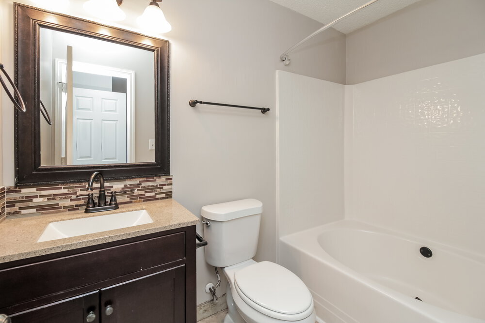 Building Photo - 520 River View Dr