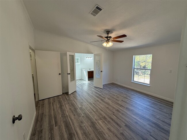 Building Photo - 10621 Parker Dr