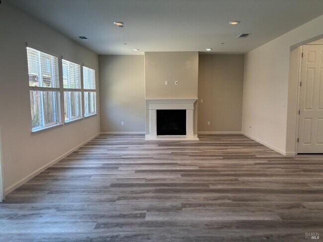 Building Photo - 5558 Kennedy Pl