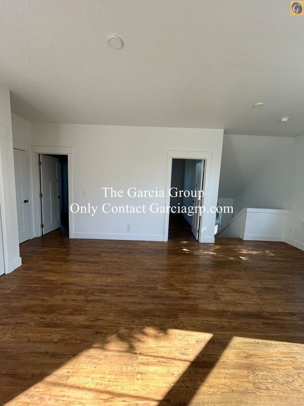 Building Photo - 8782 SE Flavel St