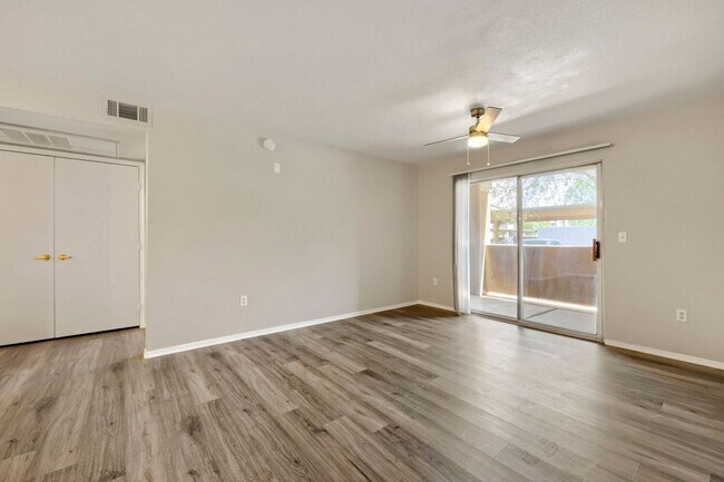 Building Photo - 555 E Silverado Ranch Blvd