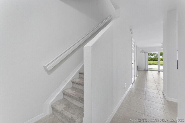 Building Photo - 16129 Sierra Palms Dr