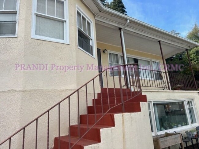 Building Photo - 1131 Magnolia Ave