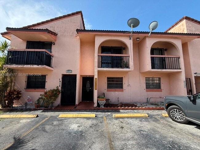 Building Photo - 2560 W 53rd St
