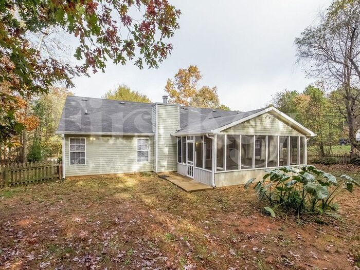 Building Photo - 176 Azalea Dr