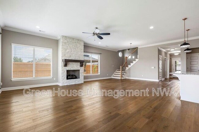 Building Photo - 3702 SW Mistletoe Ave