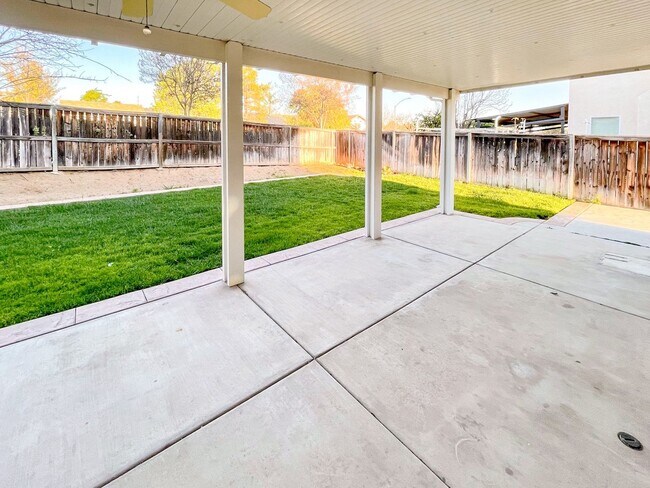 Building Photo - Beautiful Winchester 4-Bedroom  Home!