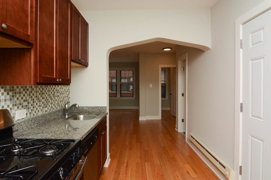 Building Photo - 4337 N Wolcott Ave