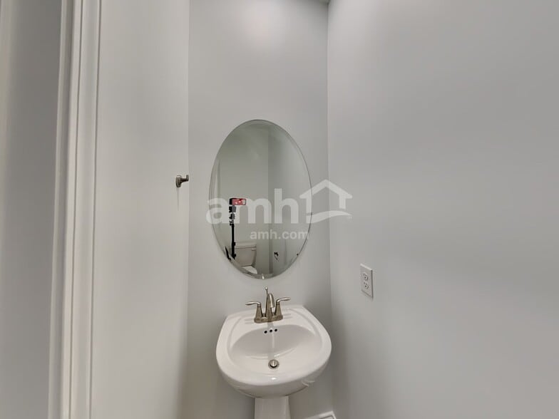 Building Photo - 115 Broadmoor Dr