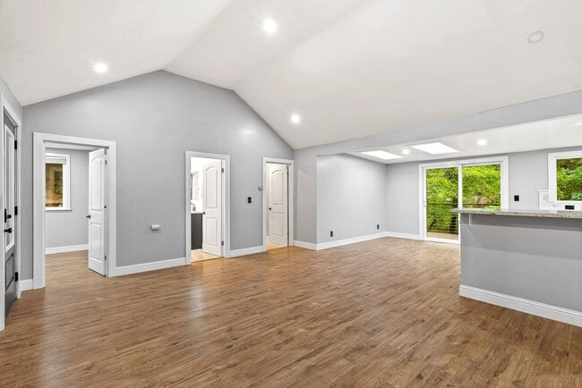 Building Photo - 1st Month FREE!! Riverfront Haven with Pri...