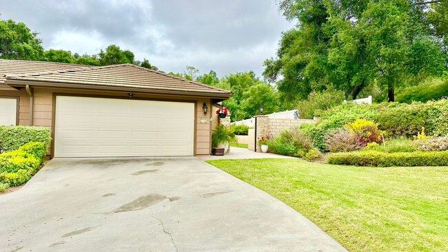 Building Photo - Beautifully Upgraded Single Story in the P...