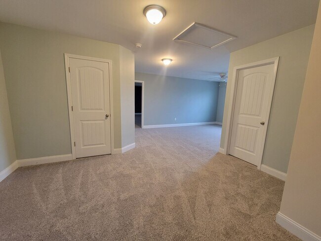 Building Photo - 5 Bedroom 3 Bath Home In Grays Creek