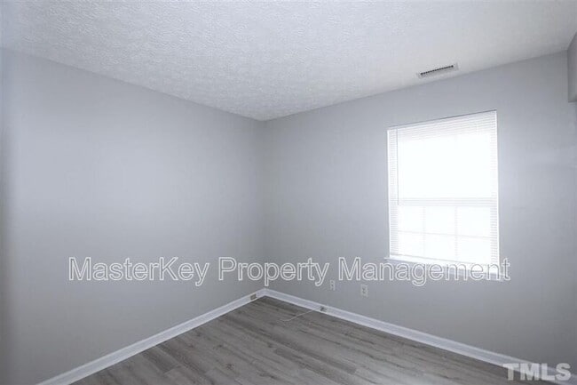Building Photo - 2204 Springhill Ave