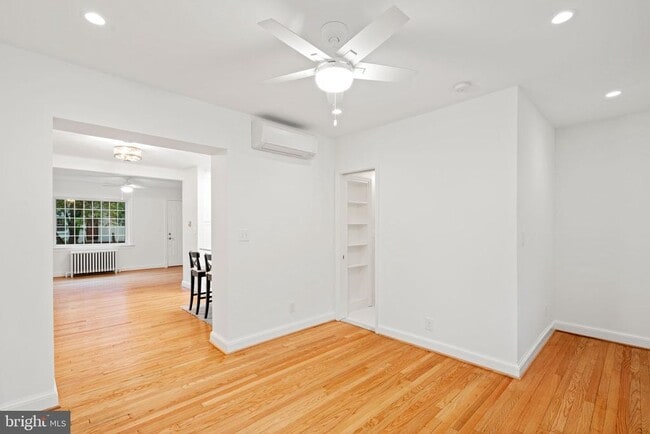 Building Photo - 16 E Linden St
