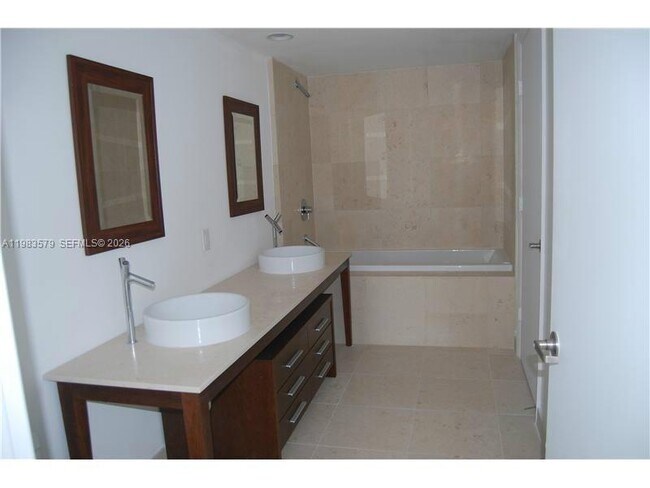 Building Photo - 475 Brickell Ave