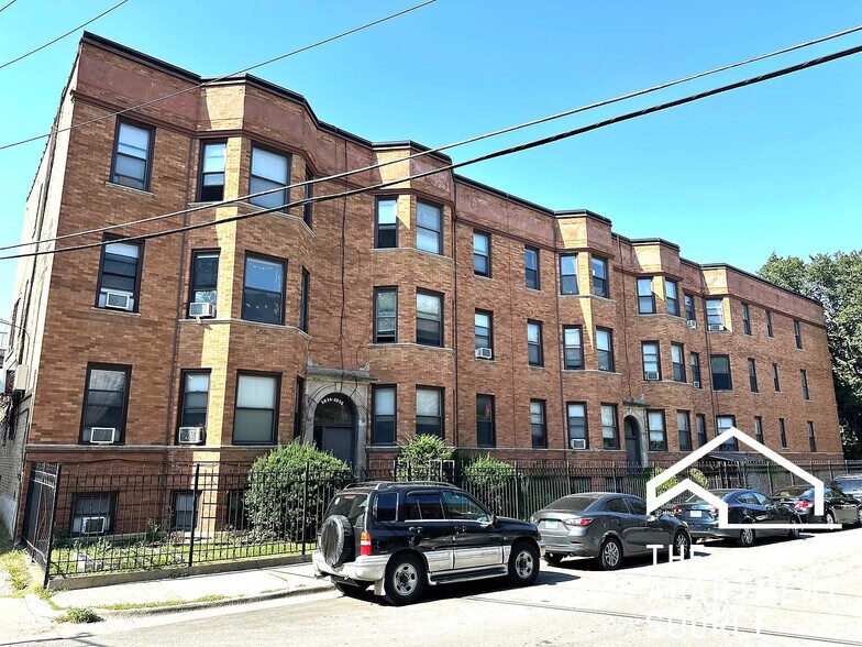 Building Photo - 3830 N Wilton Ave