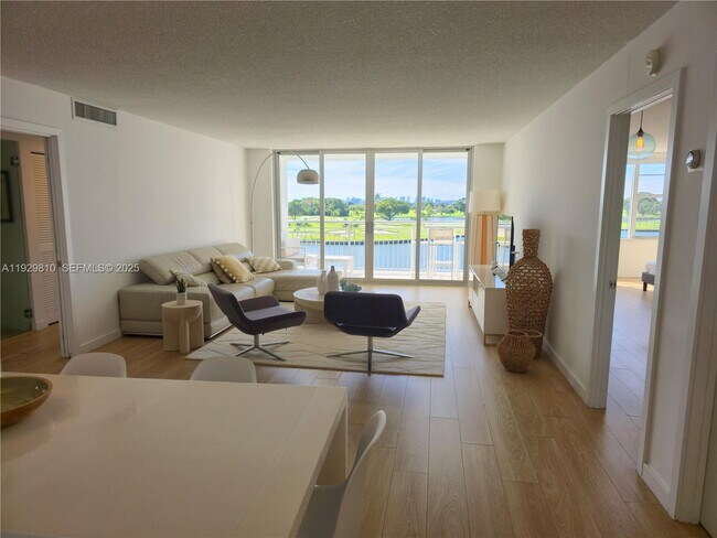 Building Photo - 9250 W Bay Harbor Dr