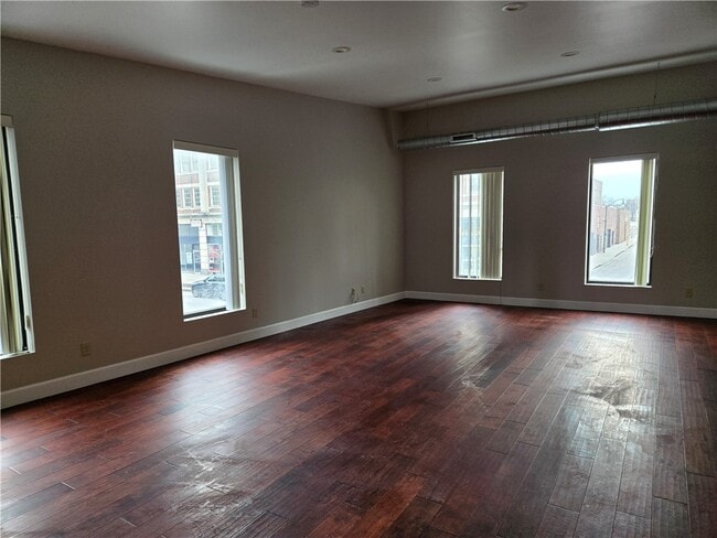 Building Photo - 320 East Ave