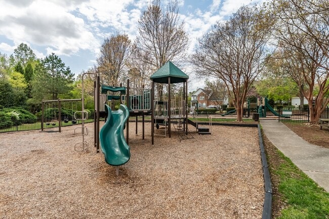 Building Photo - Spacious 5-Bedroom Home with Screened Porch and Office