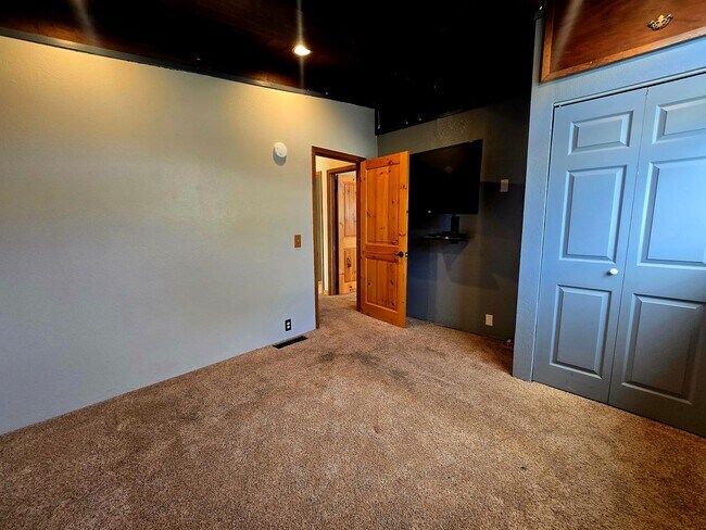 Building Photo - Single Family Home in Mckinleyville!