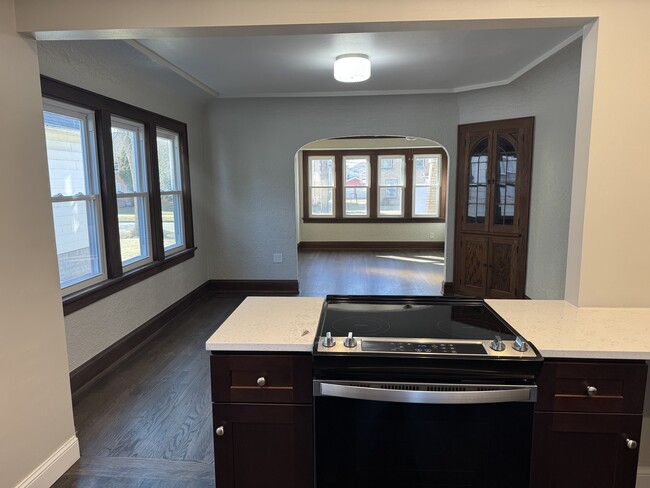 Building Photo - Mohawk Home