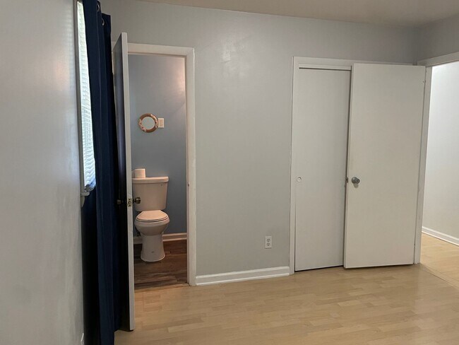Building Photo - BEAUTIFUL 3 BED, 1.5 BATH BRICK HOME LOCAT...