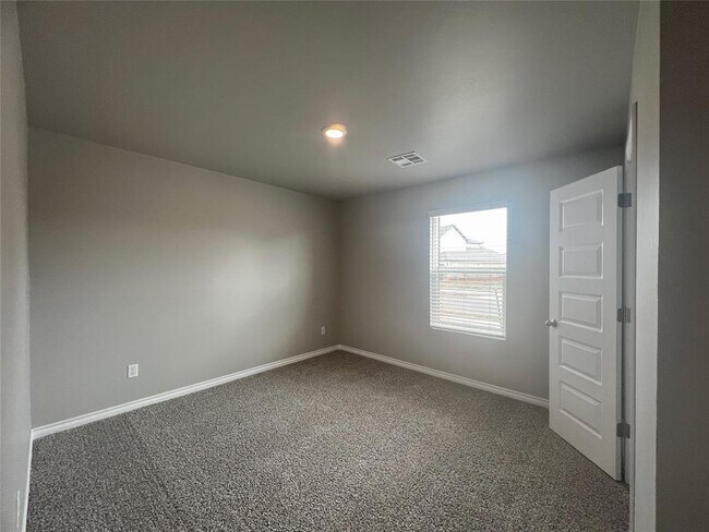 Building Photo - 2745 Dennis Dr