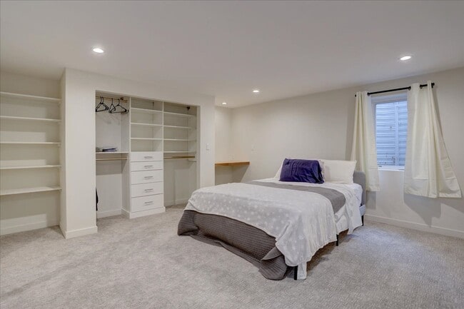 Building Photo - Stunning Remodeled Townhome in North Boulder