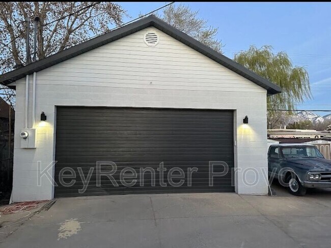 Building Photo - 494 N Emery Ave