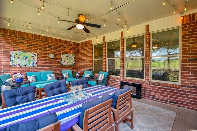 Building Photo - 1111 Majestic Oak