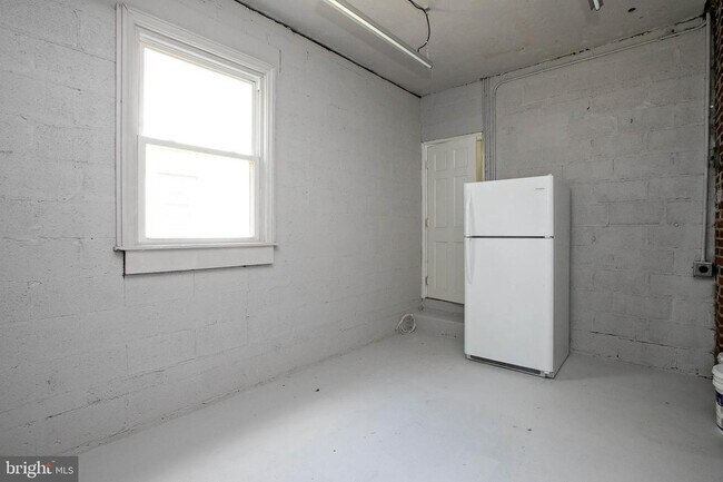 Building Photo - 212 E Cuthbert Blvd