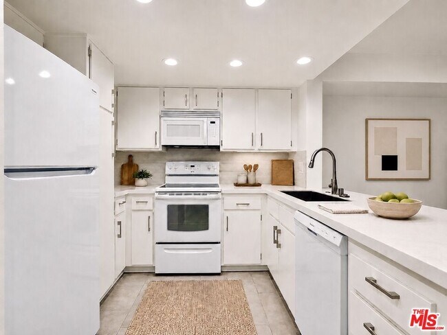 Building Photo - 10590 Wilshire Blvd