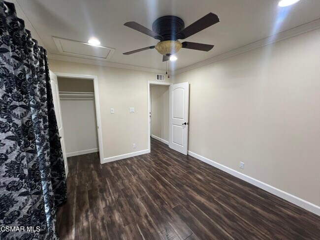 Building Photo - 334 W Avenida De Las Flores