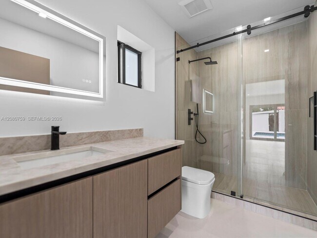 Building Photo - 1221 Biarritz Dr