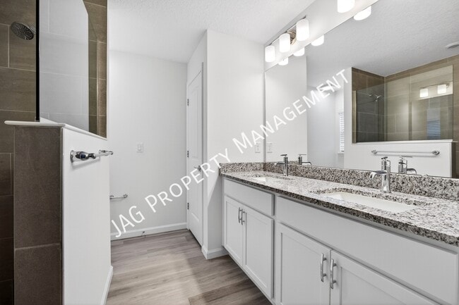 Building Photo - 615 Chaloupe St SE