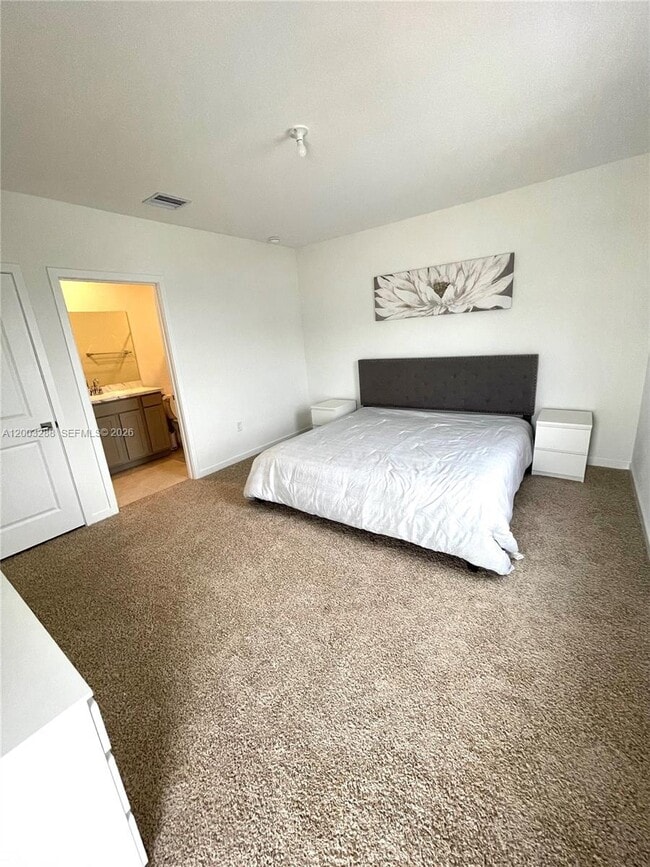 Building Photo - 916 SE 19th St