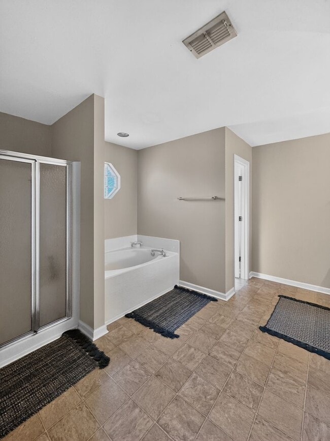 Building Photo - RATE DROP ALERT (was $2200/month) and MOVE-IN SPECIAL: 1st FULL MONTH'S RENT FREE*