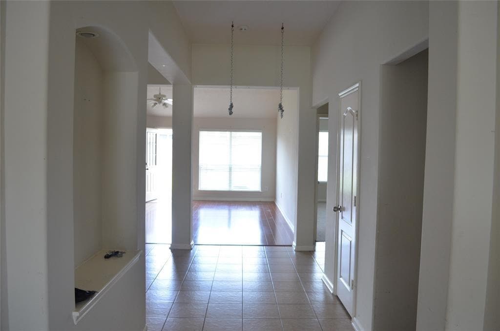 Building Photo - 6719 Emerald Shire Ln