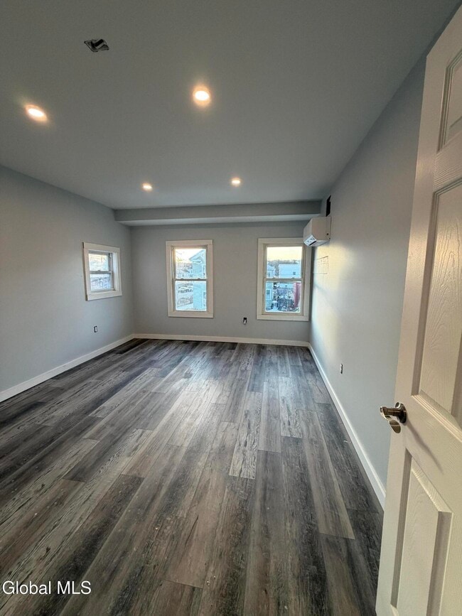 Building Photo - 1804 3rd Ave