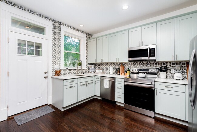 Building Photo - 3971 Juniata St