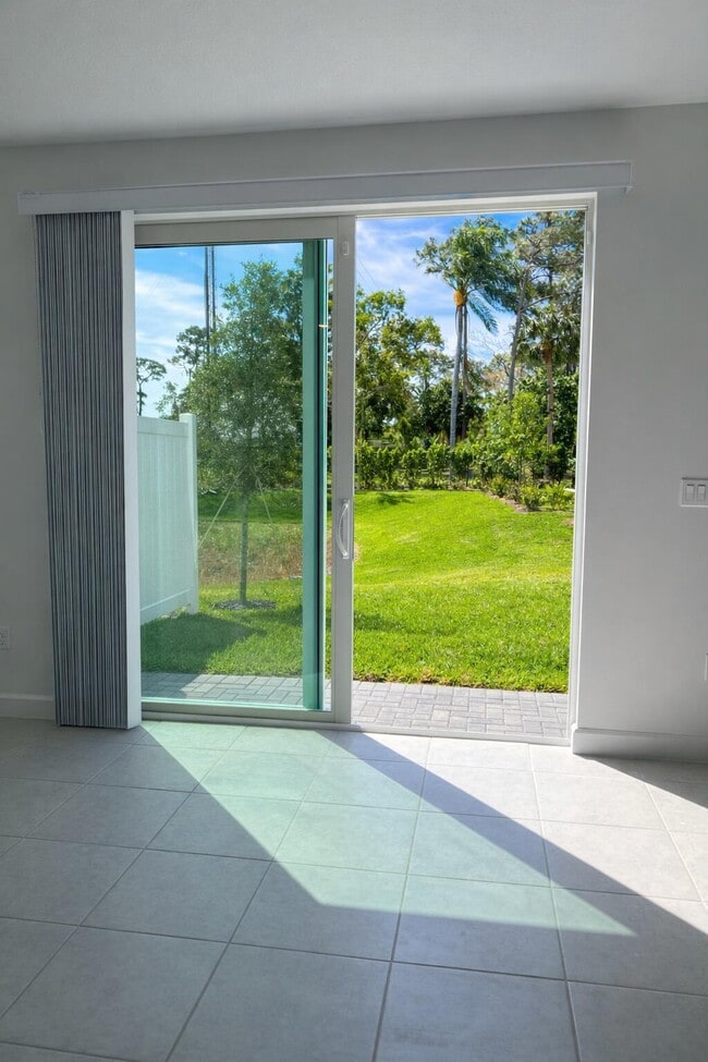 Building Photo - 4616 Hollister Ave