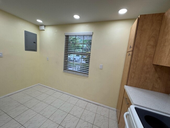 Building Photo - 901 Cypress Terrace