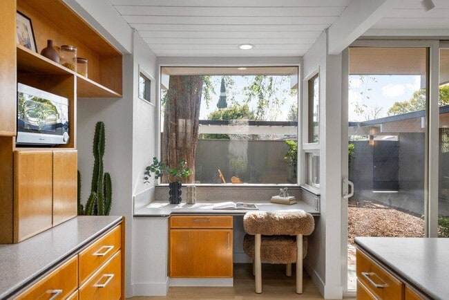 Building Photo - 729 Stendhal Ln