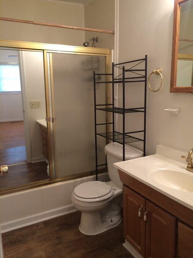 Building Photo - 304 Vann St SW