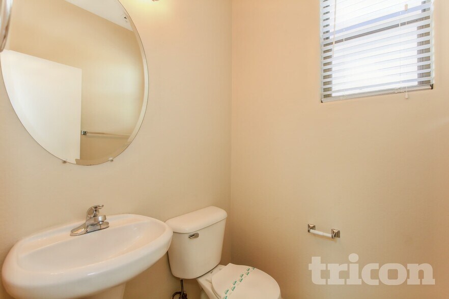 Building Photo - 9343 W Payson Rd