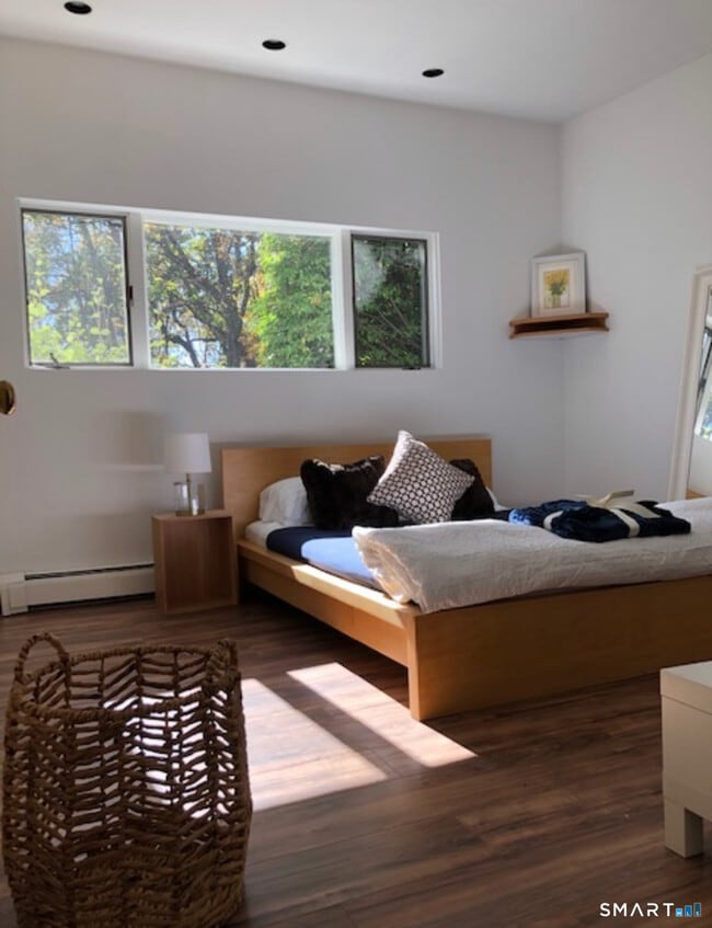 Building Photo - 525 Munger Ln