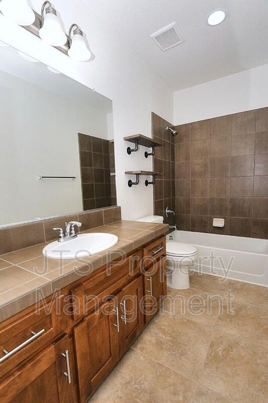 Building Photo - 9200 Rioja St