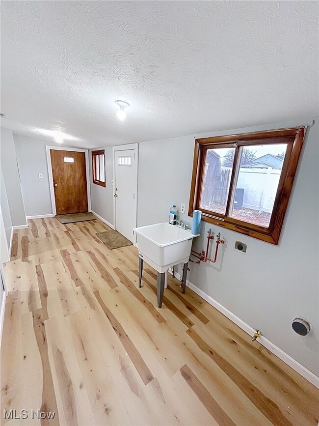 Building Photo - 38599 Plains Ct