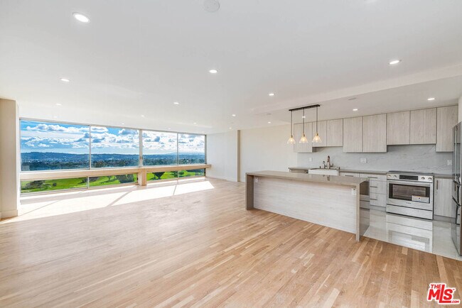 Primary Photo - 2222 Ave of the Stars