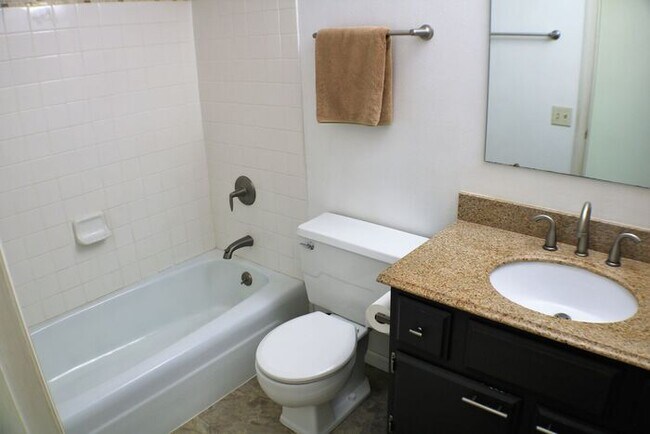Building Photo - $2,350 | 3 Bedroom, 3 Bathroom House | No ...
